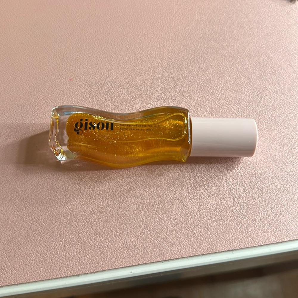 Gisou Shimmer lip oil
